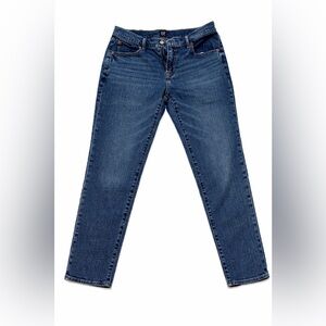 GAP Girlfriend Jeans 4/27 Medium Wash Straight Relaxed Fit Women’s Denim